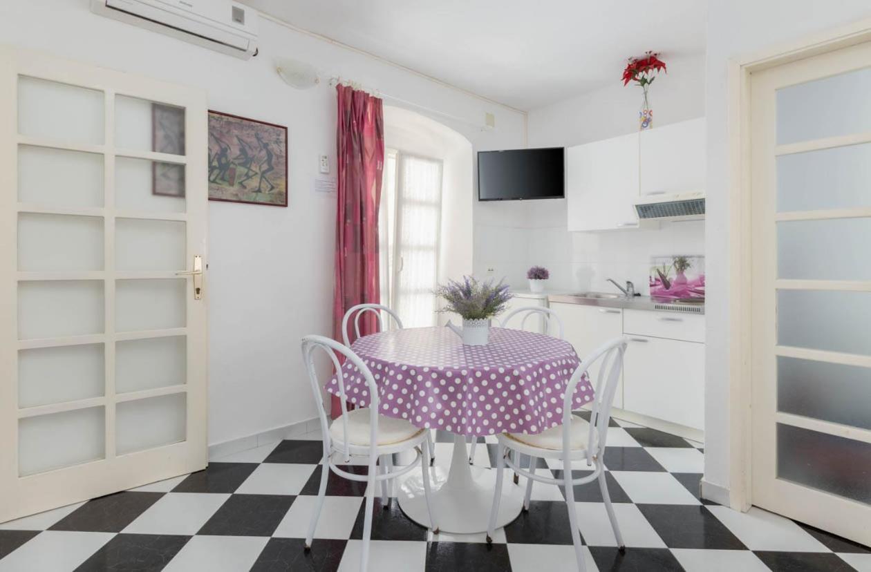 Apartmani Marija Podgora Exteriör bild