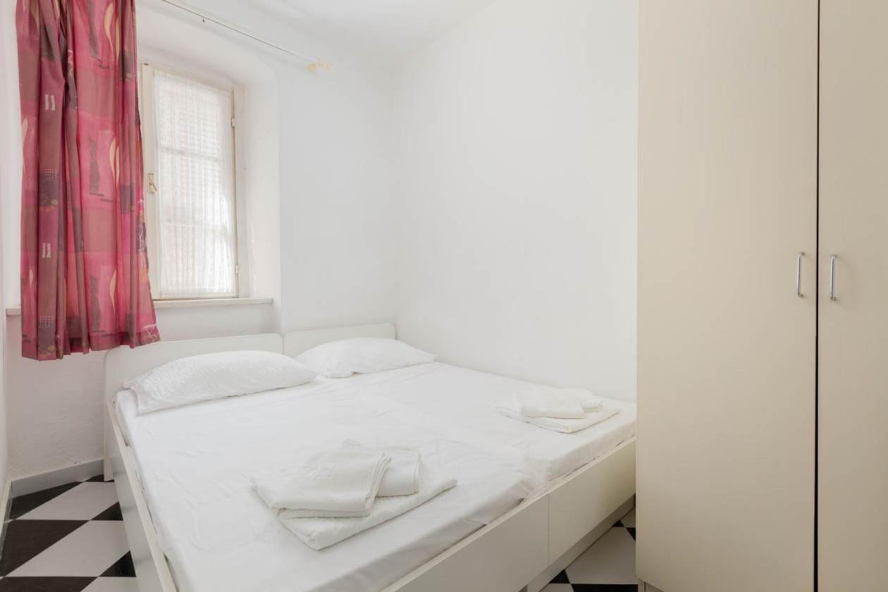 Apartmani Marija Podgora Exteriör bild