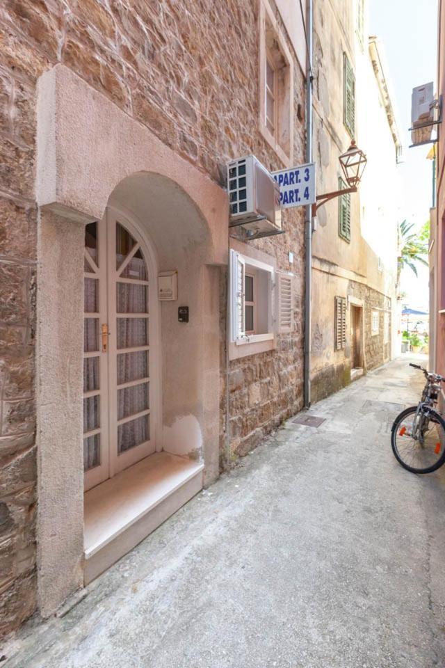 Apartmani Marija Podgora Exteriör bild